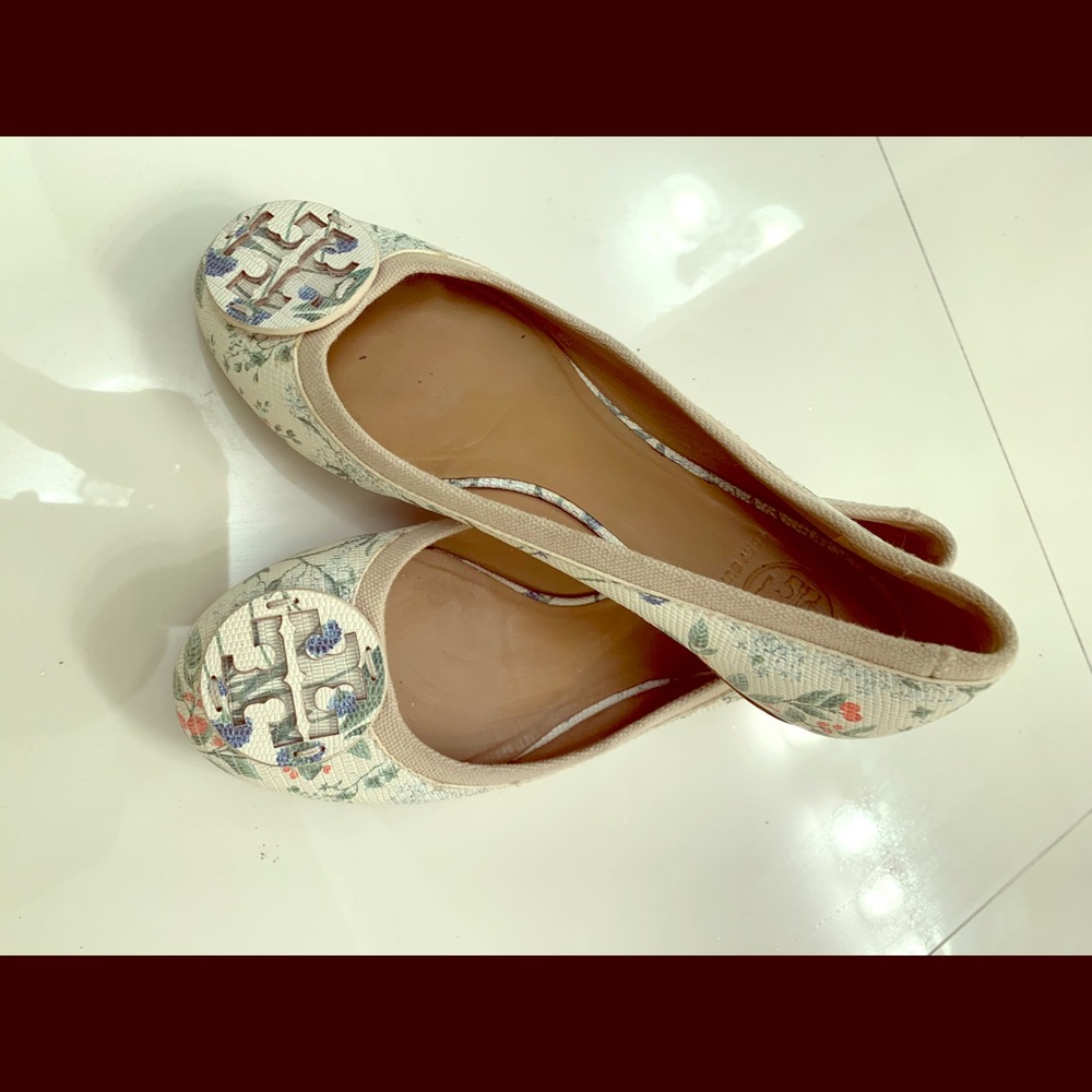 Rare Tory Burch flats. Size 8